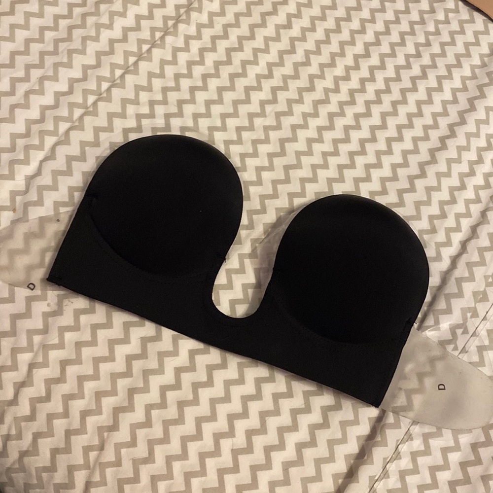 Black Plunge Sticky Push Up,Invisible Adhesive,Deep V Strapless No Show Bra’s -D